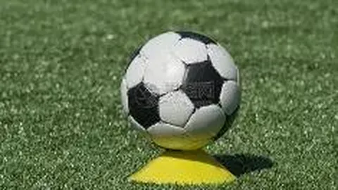 谢楠遭遇桡骨严重断裂，吴京公布手术顺利消息